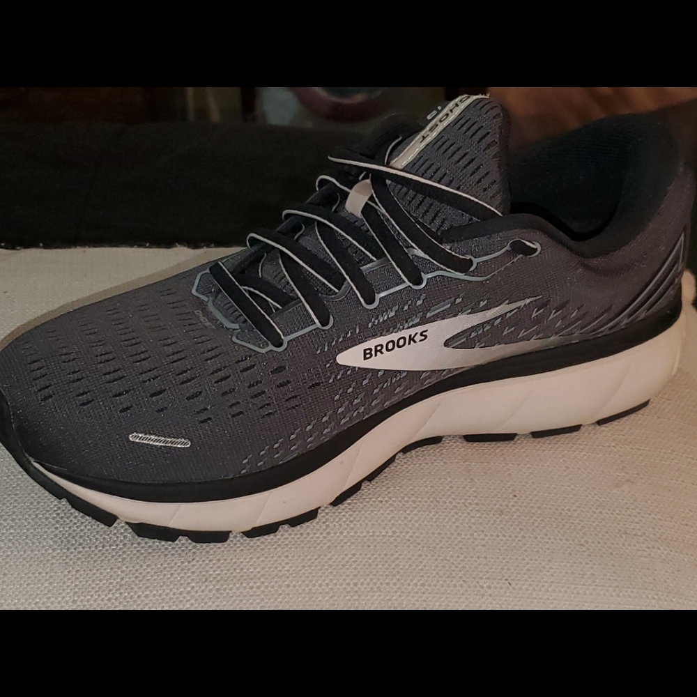 Brooks Running Shoes Womens 9 Wide